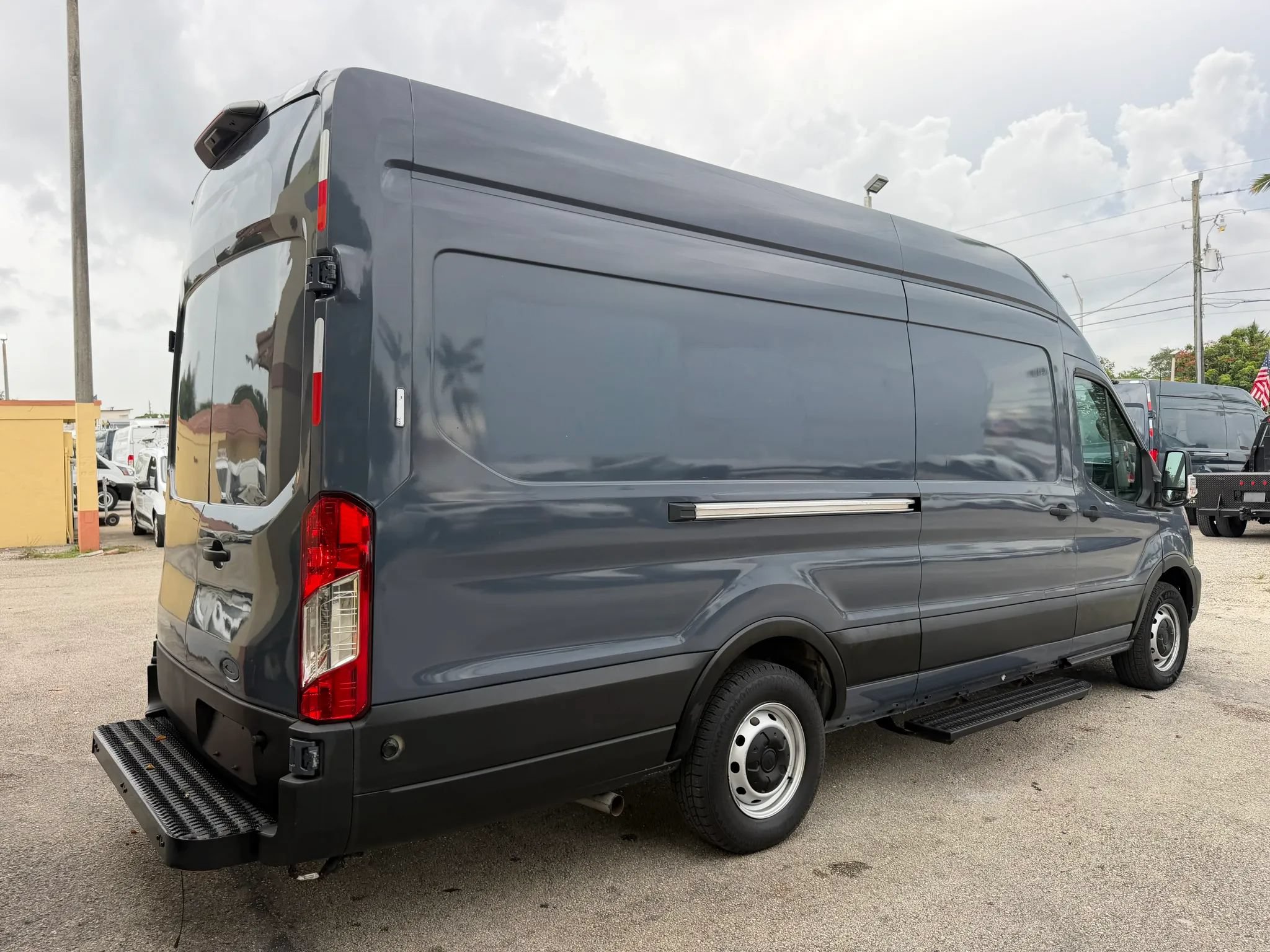 Used 2020 Ford Transit 250 148 High Roof Extended RWD image 6