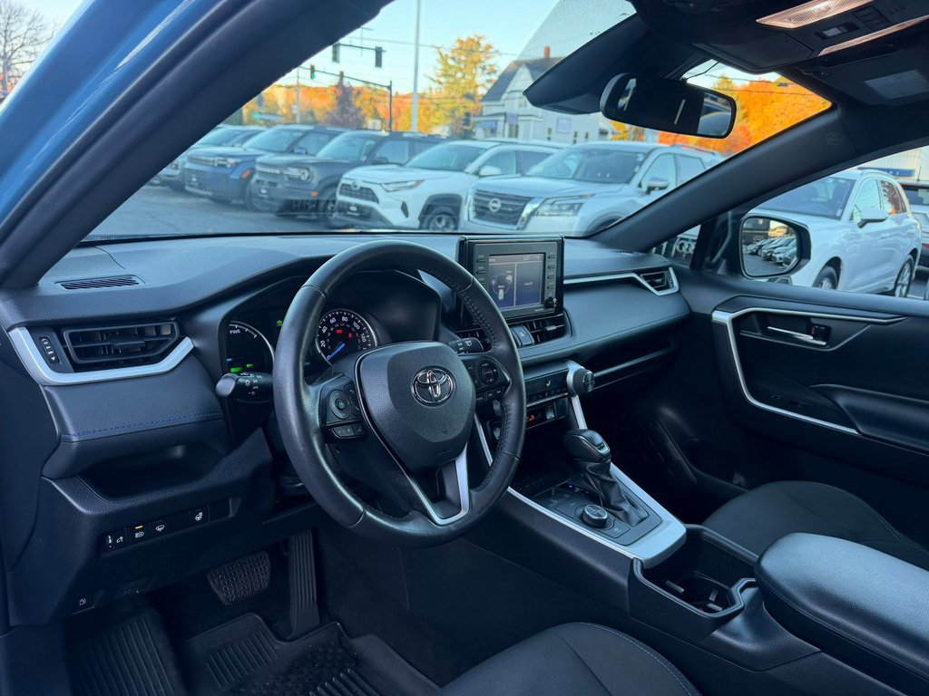 Used 2022 Toyota RAV4 SE w/ SE Grade Weather Package AWD/4WD image 10