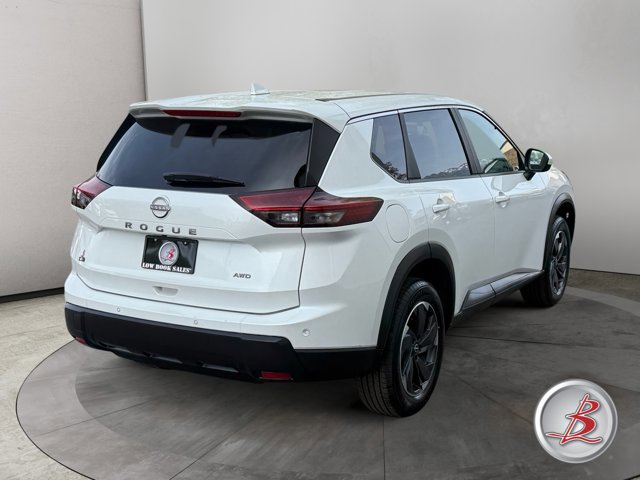 Used 2025 Nissan Rogue SV image 7