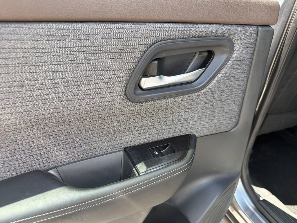Used 2022 Nissan Rogue SV FWD image 19
