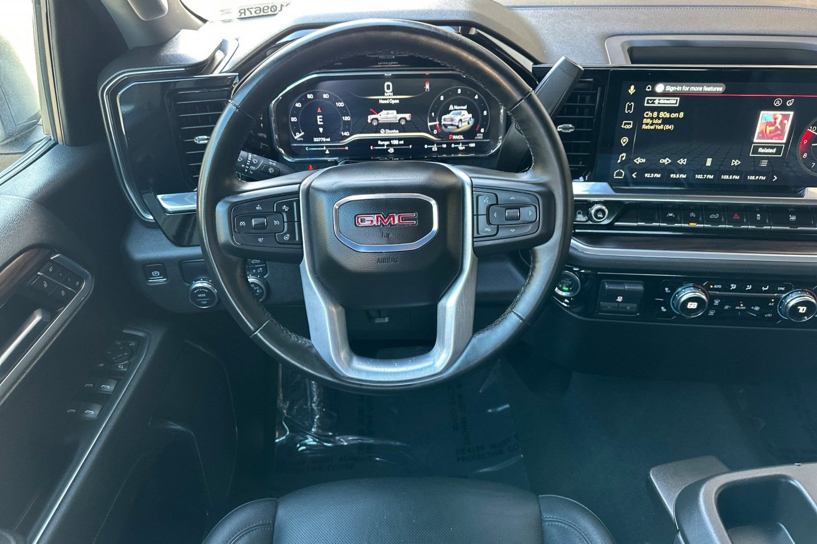 Certified 2025 GMC Sierra 1500 SLT image 17