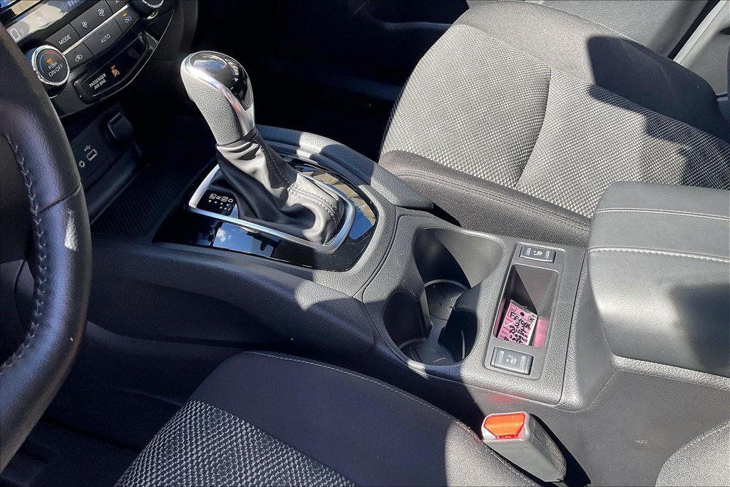 Used 2022 Nissan Rogue Sport SV AWD/4WD image 16