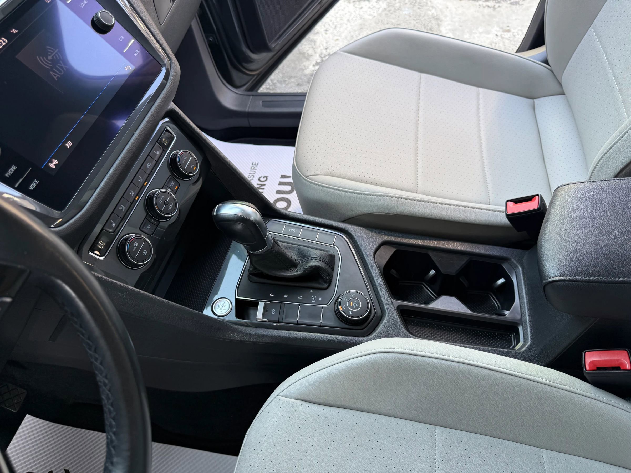 Used 2019 Volkswagen Tiguan SE w/ Panoramic Sunroof Package image 10