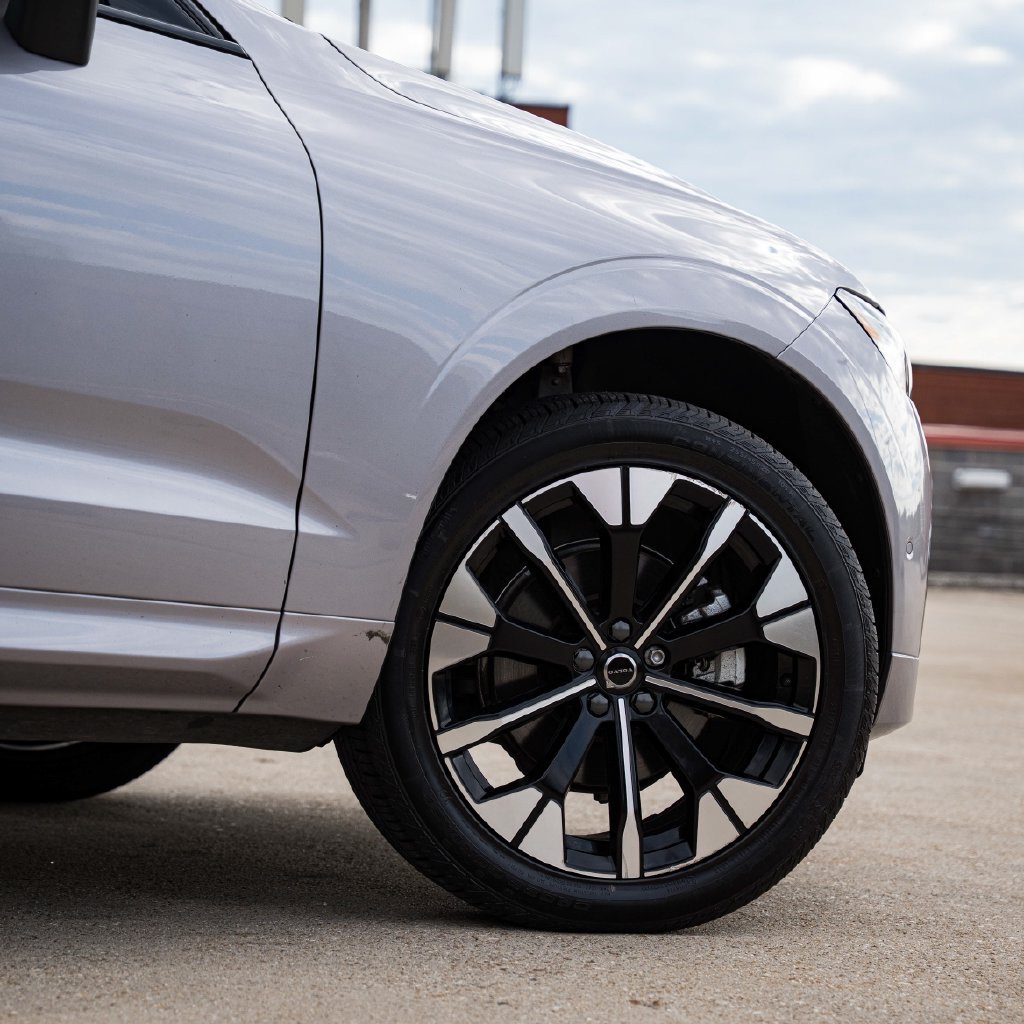Certified 2026 Volvo XC60 B5 Plus AWD/4WD image 11