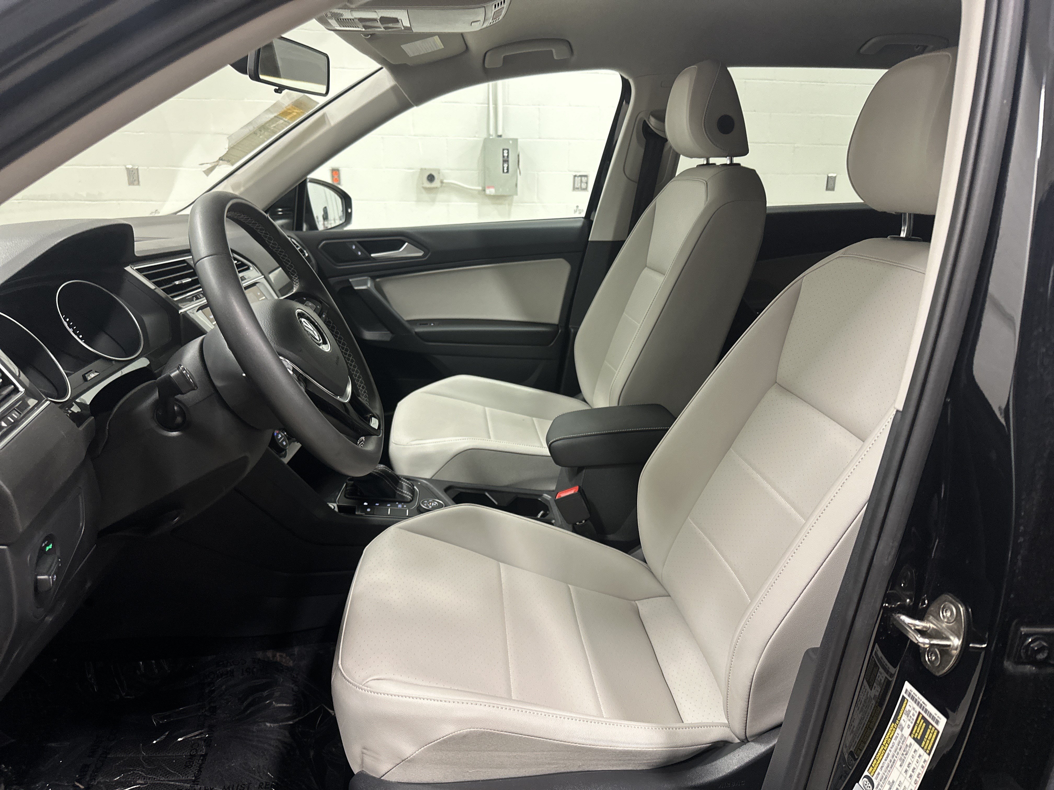 Used 2021 Volkswagen Tiguan SE AWD/4WD image 18