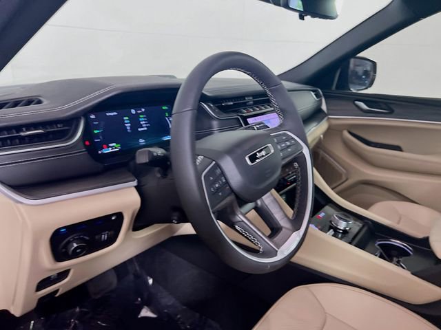 Used 2024 Jeep Grand Cherokee Limited 4xe w/ Luxury Tech Group II AWD/4WD image 11
