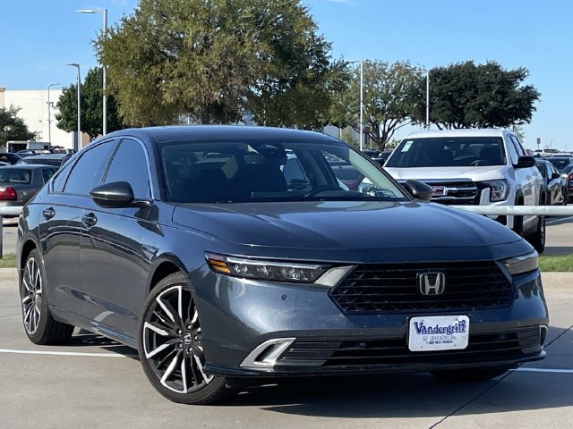 Used 2025 Honda Accord Touring image 2