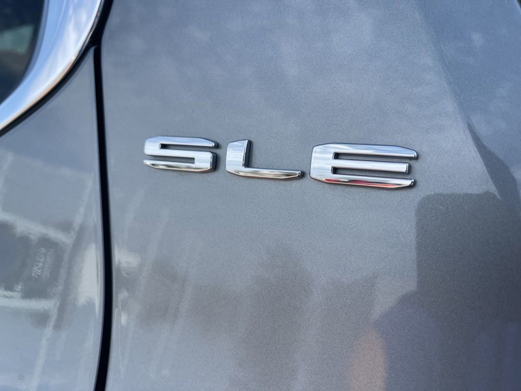 Certified 2023 GMC Acadia SLE w/ Driver Convenience Package image 15