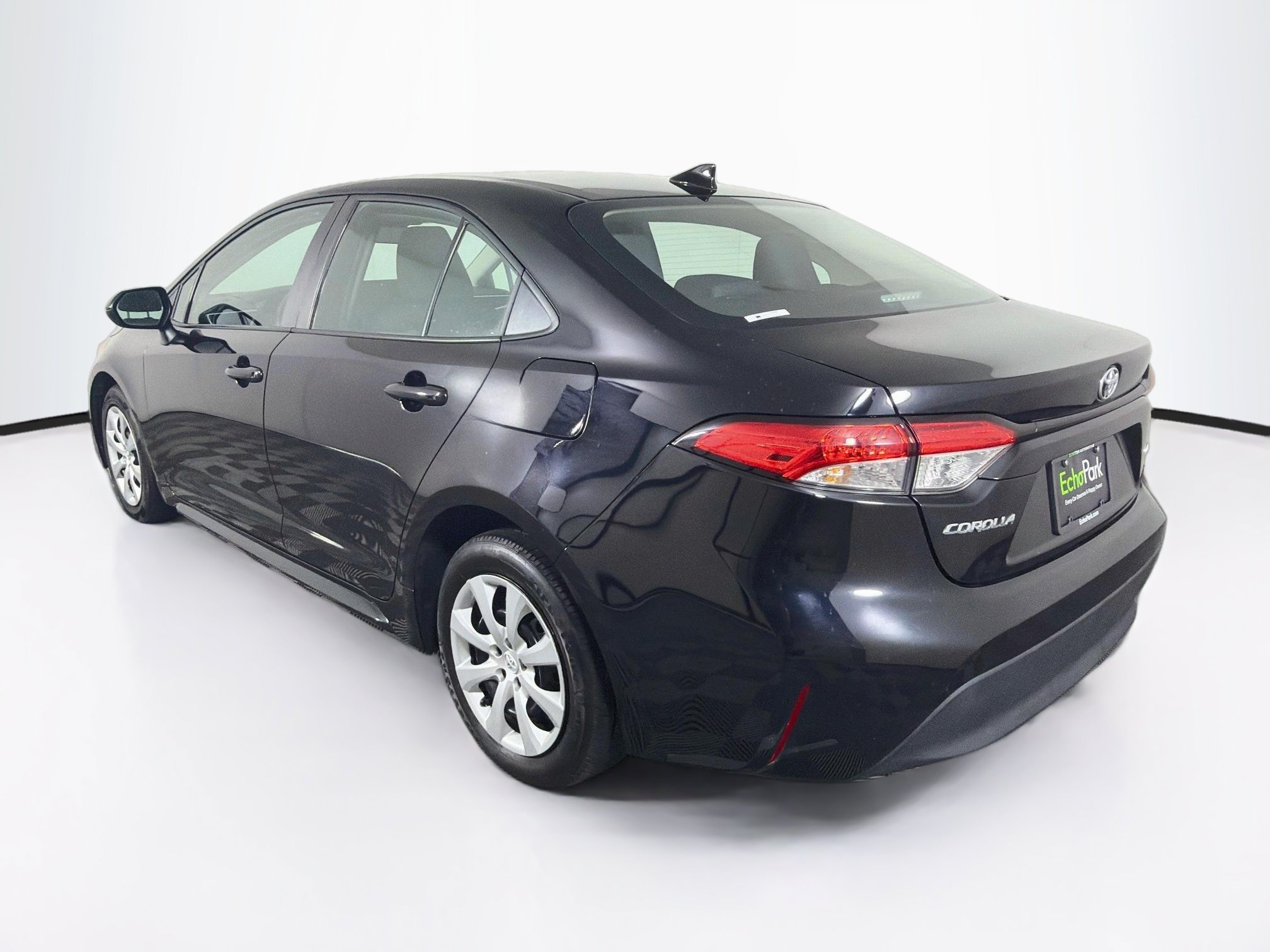 Used 2025 Toyota Corolla LE FWD image 5