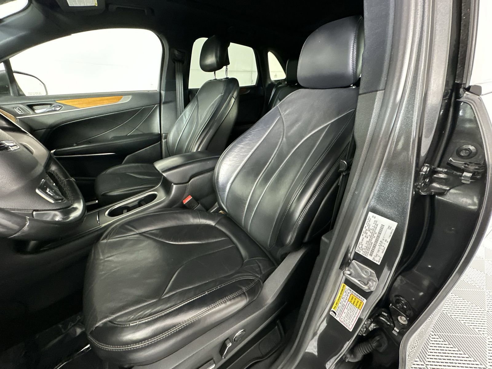 Used 2019 Lincoln MKC Reserve FWD image 11