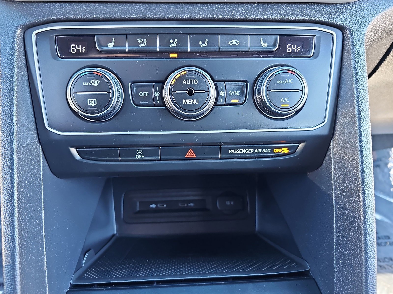 Used 2021 Volkswagen Atlas Cross Sport SE w/ Panoramic Sunroof Package image 22