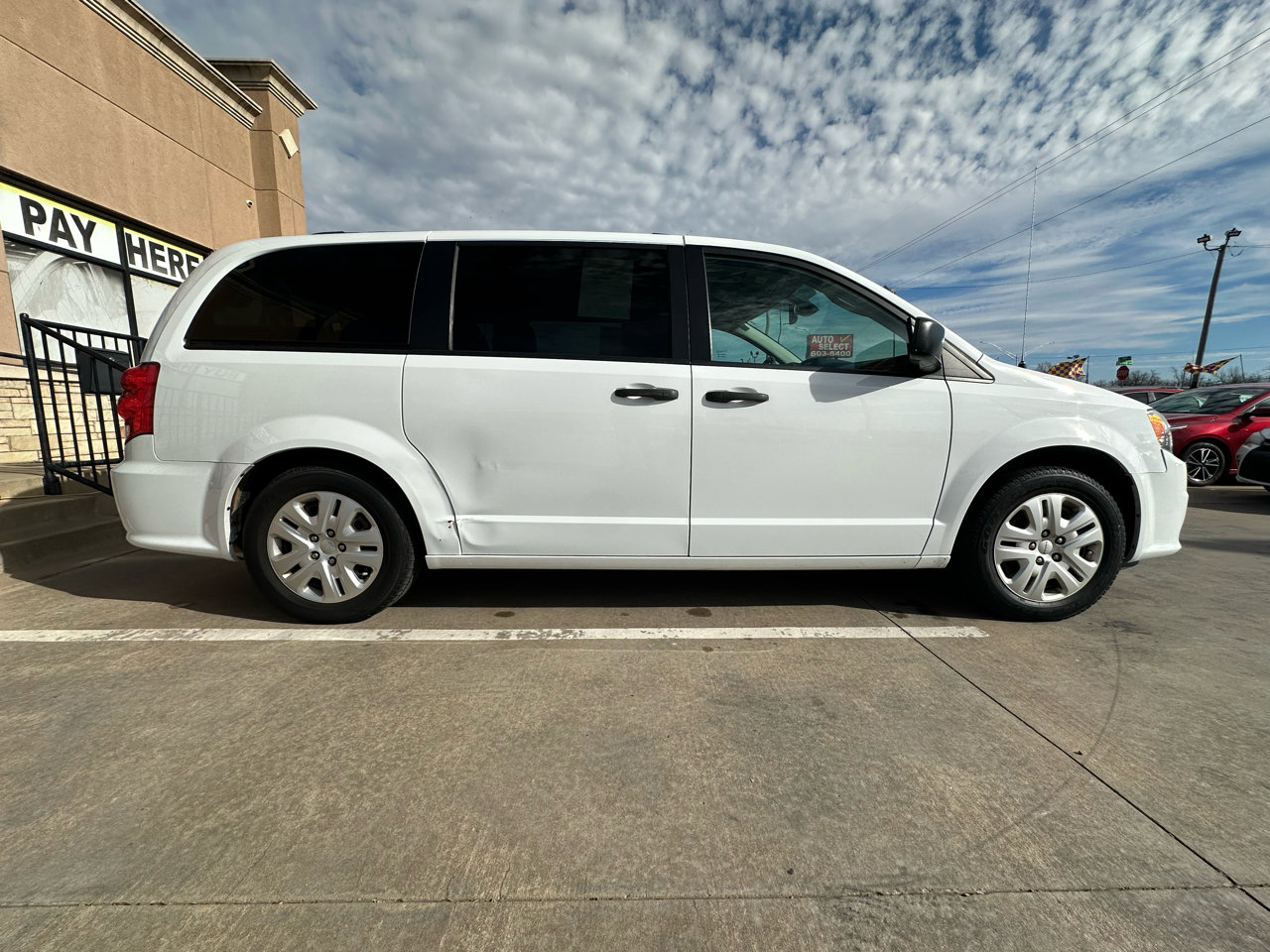 Used 2019 Dodge Grand Caravan SE w/ UConnect Hands-Free Group image 4