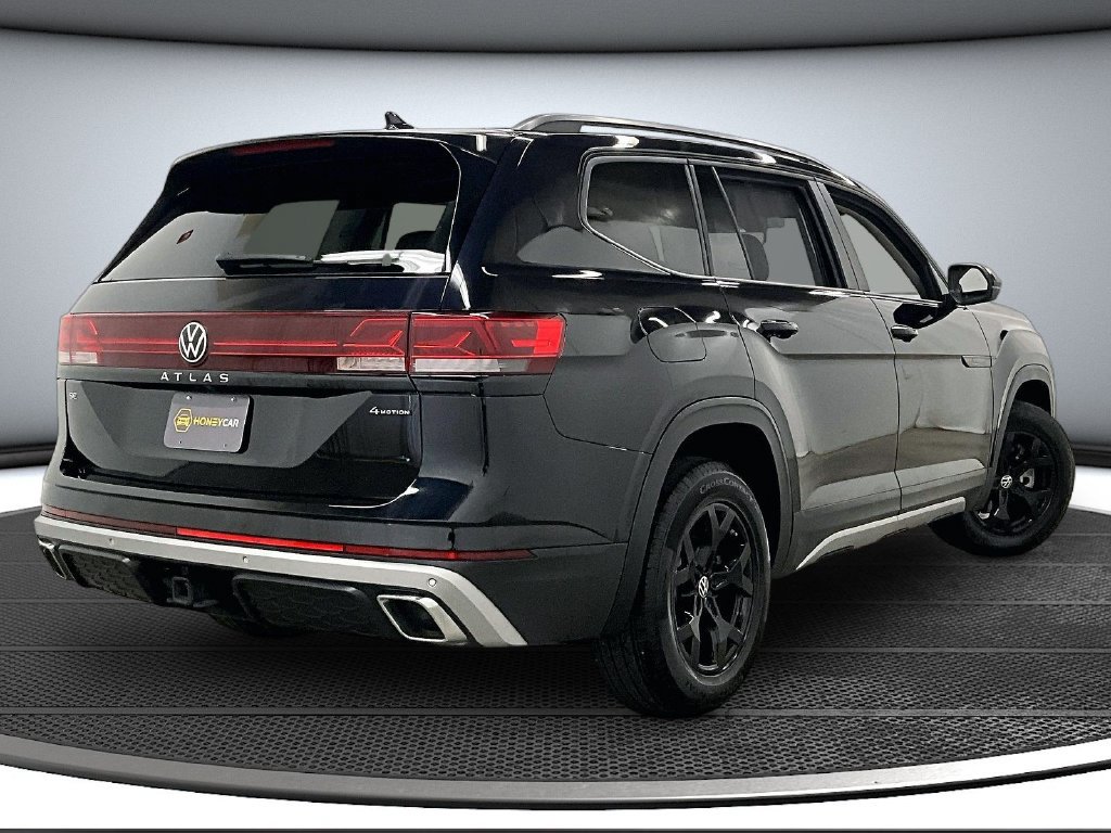 Used 2024 Volkswagen Atlas Peak Edition SE AWD/4WD image 6