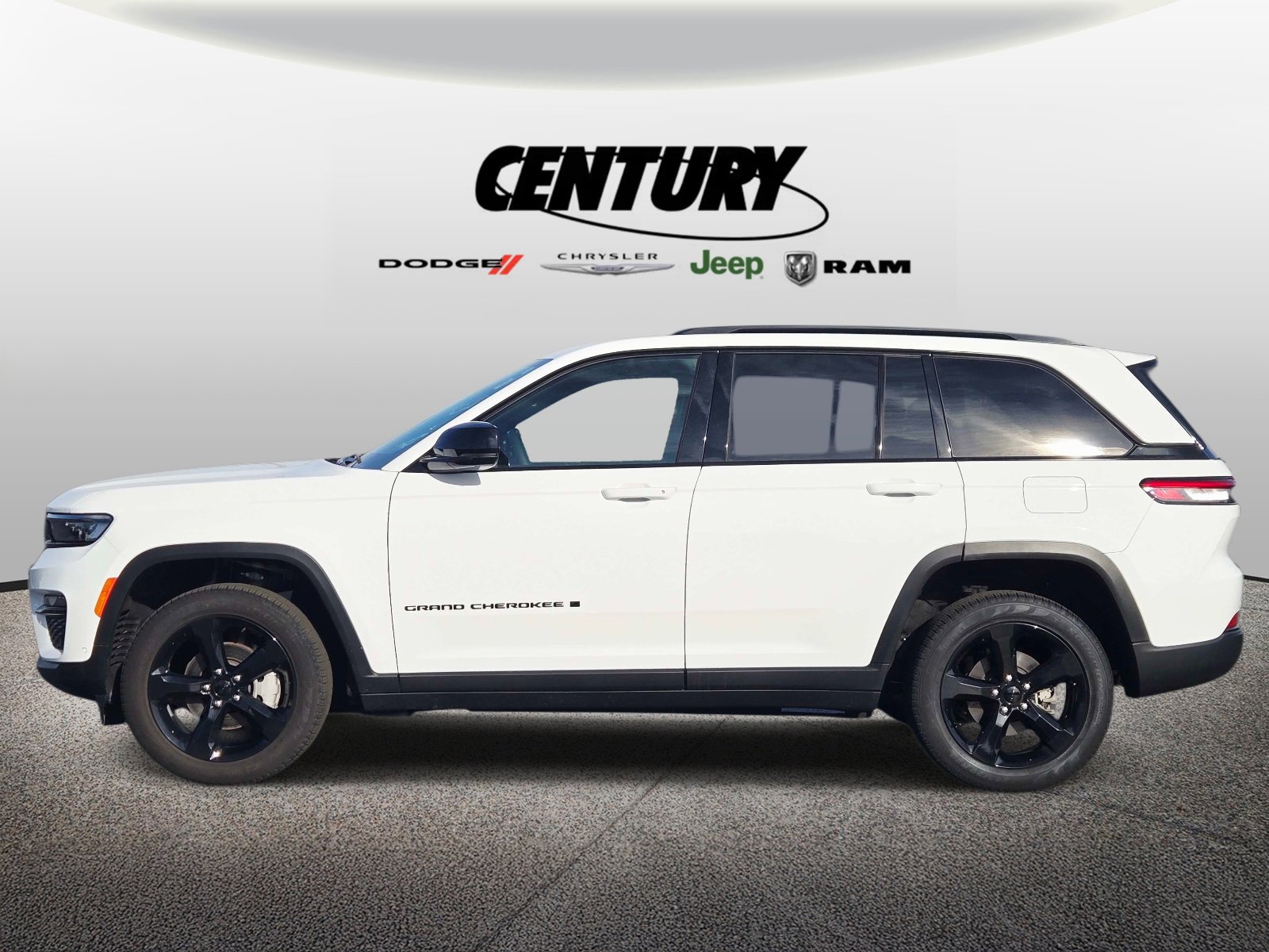 Used 2024 Jeep Grand Cherokee Limited w/ Luxury Tech Group II image 7