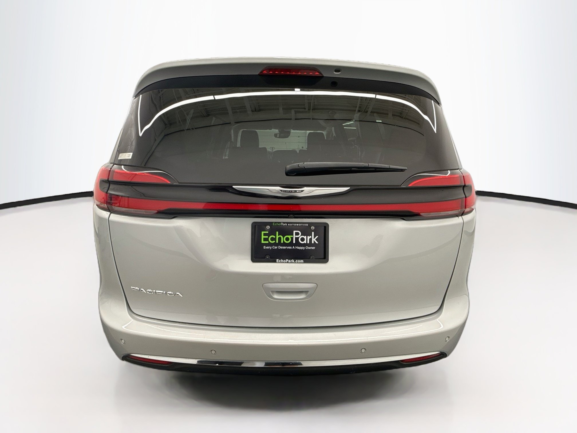 Used 2024 Chrysler Pacifica Touring-L FWD image 7