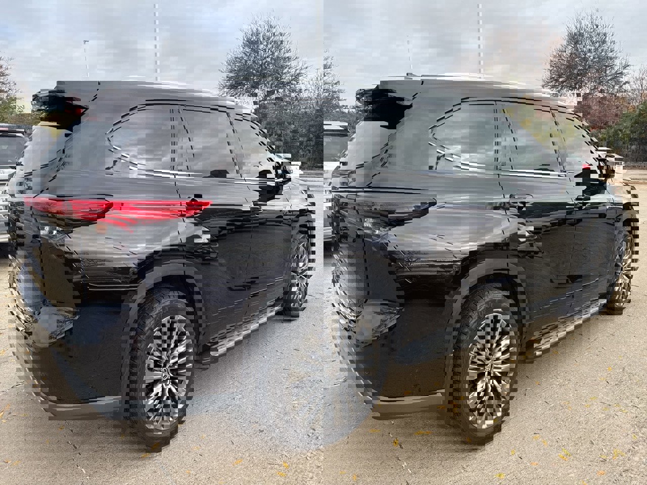 Used 2021 Toyota Highlander Platinum image 3