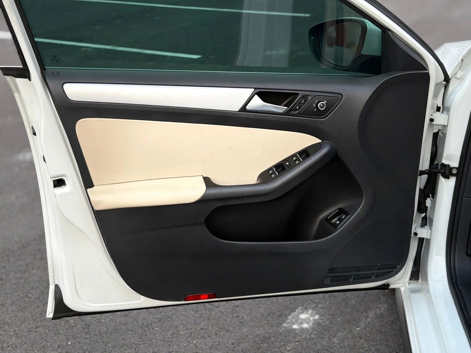 Used 2013 Volkswagen Jetta Hybrid Sedan image 9