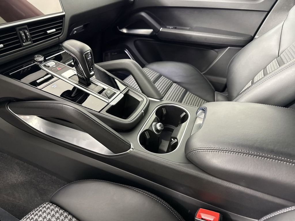 Certified 2023 Porsche Cayenne Turbo AWD/4WD image 32