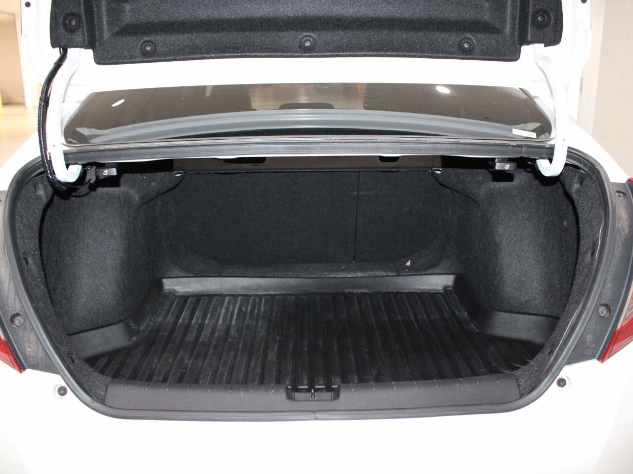 Used 2018 Honda Civic EX-L image 6