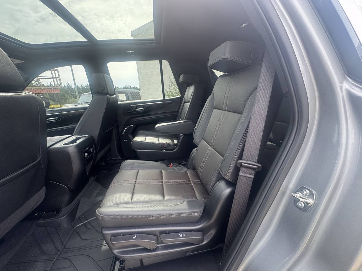 Used 2026 Chevrolet Tahoe High Country AWD/4WD image 8