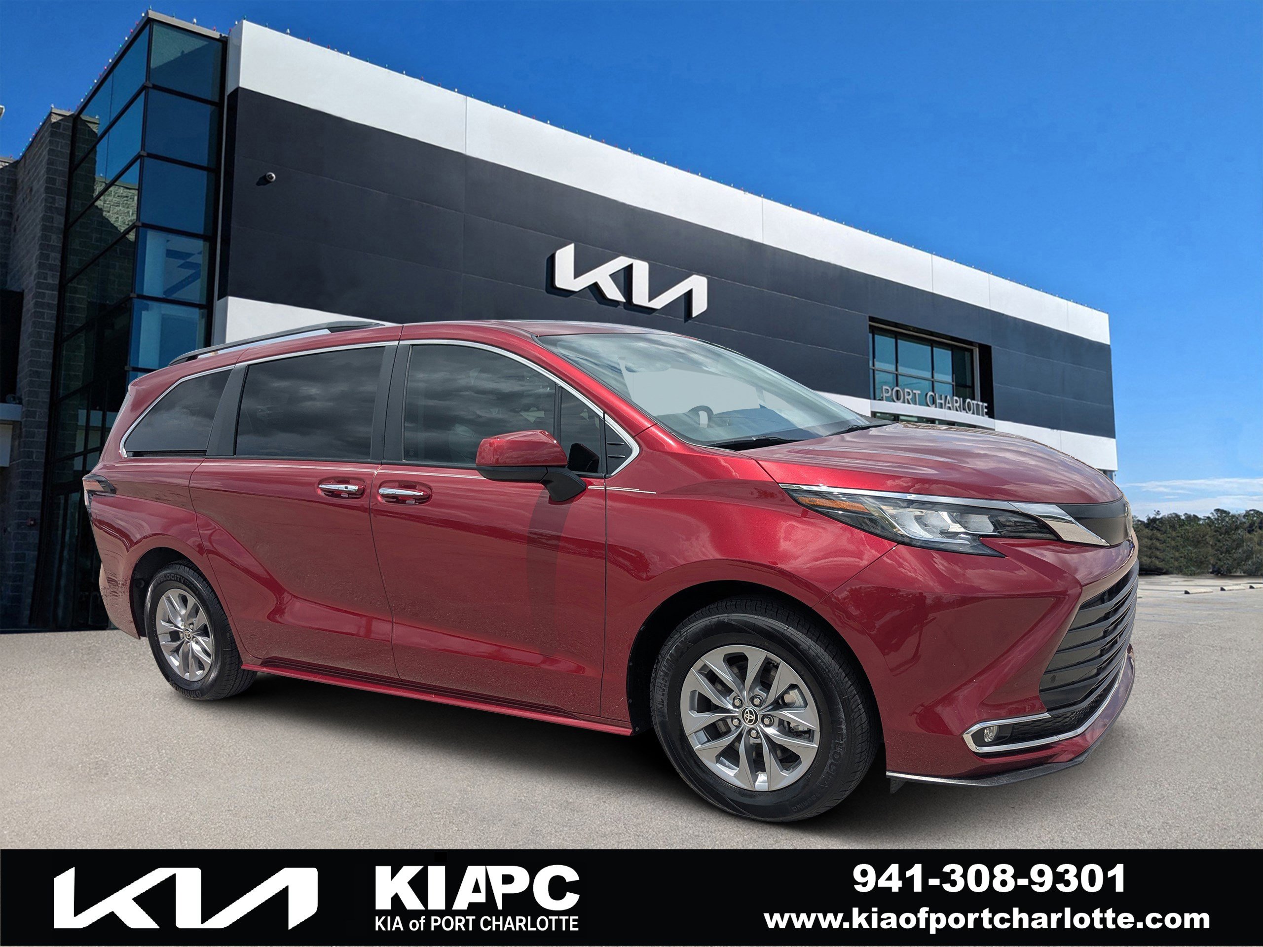 Used 2022 Toyota Sienna XLE