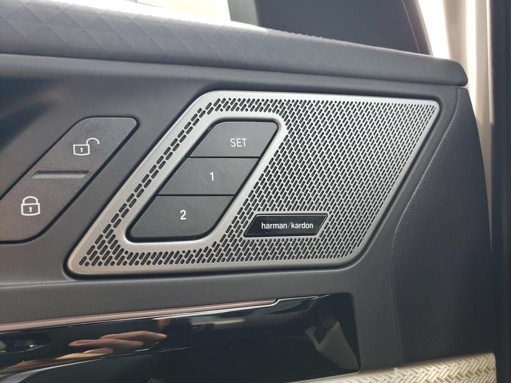 New 2026 BMW X2 xDrive28i w/ Technology Package AWD/4WD image 10