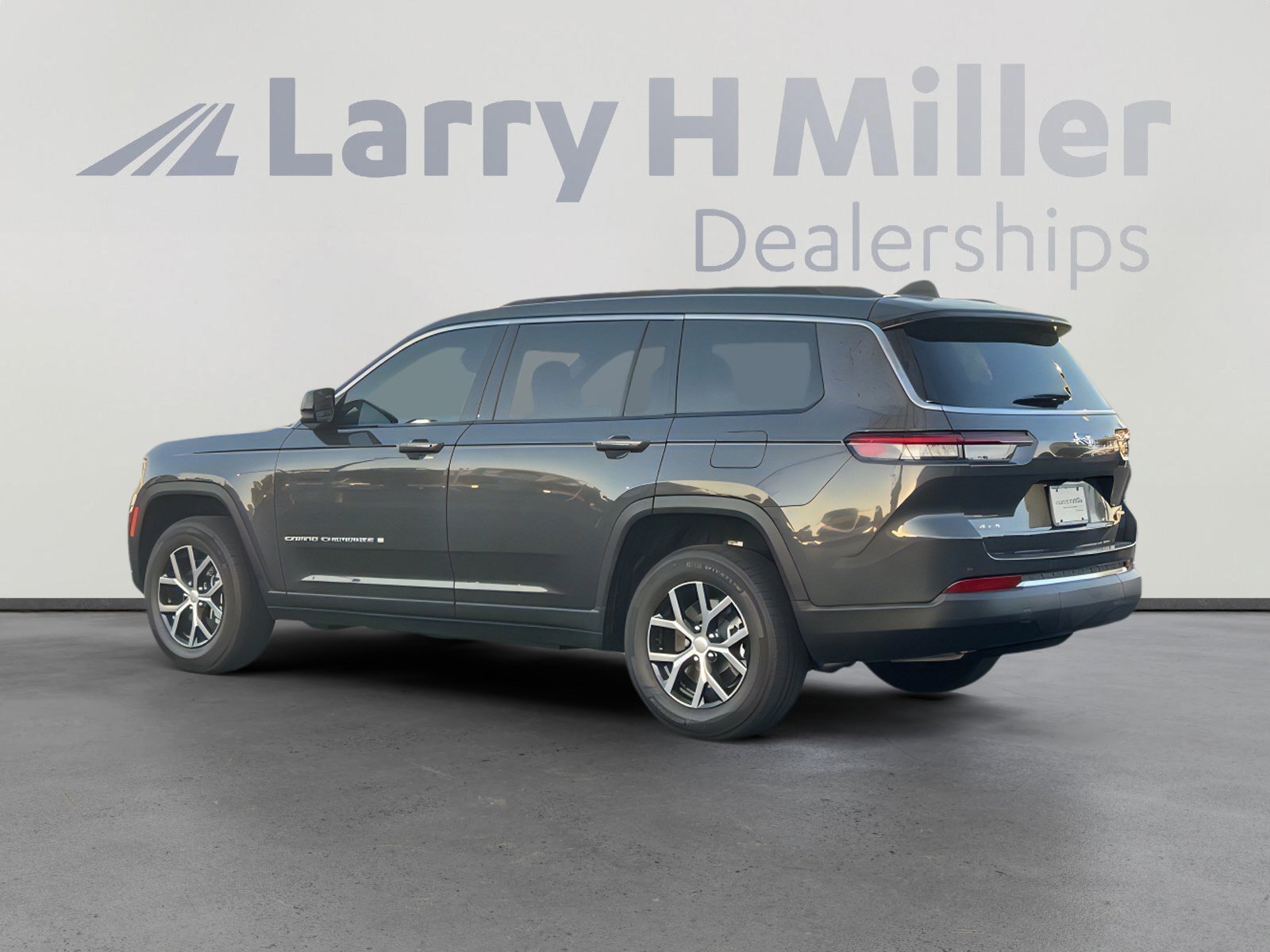 New 2025 Jeep Grand Cherokee L Limited w/ Trailer Tow Package image 3