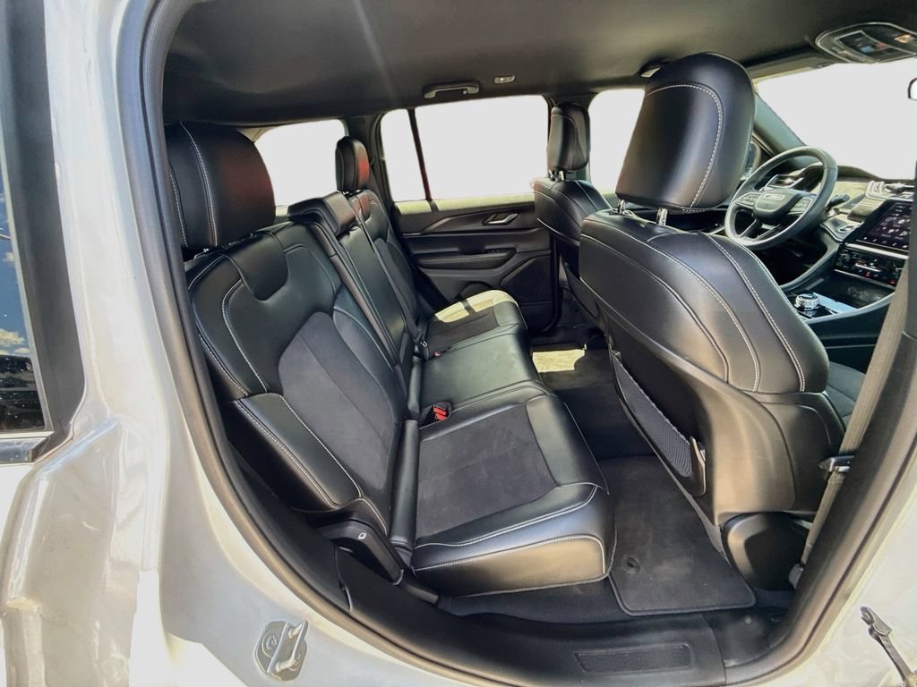 Used 2024 Jeep Grand Cherokee Altitude RWD image 32
