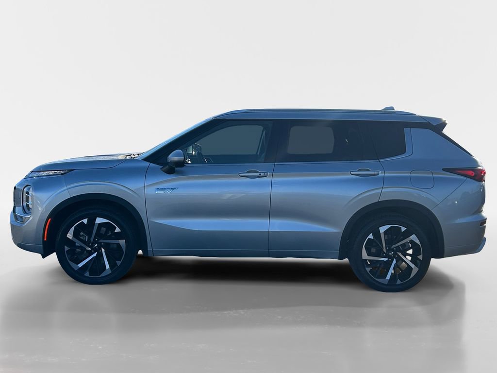 Used 2024 Mitsubishi Outlander SEL image 2