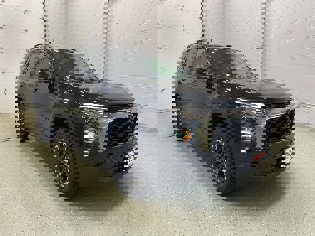 New 2025 Chevrolet Equinox ACTIV w/ Safety and Technology Package image 2