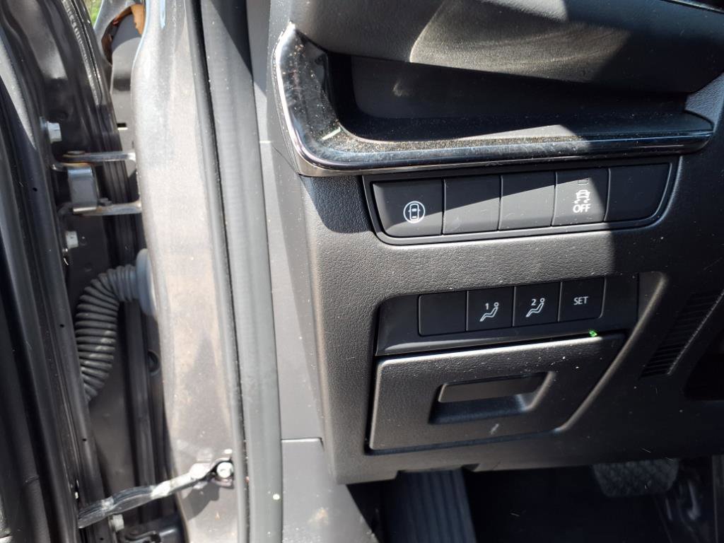 Used 2019 MAZDA MAZDA3 Hatchback w/ Premium Package image 21