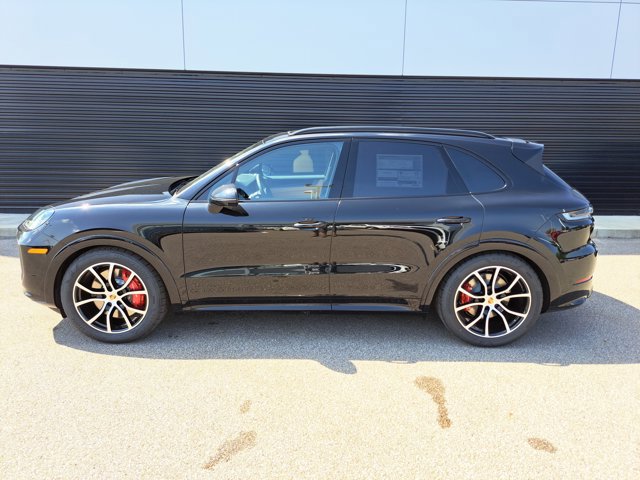 New 2025 Porsche Cayenne GTS image 2