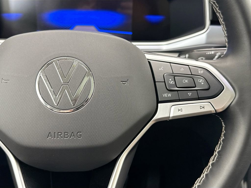 Used 2025 Volkswagen Taos SE w/ Panoramic Sunroof Package image 12