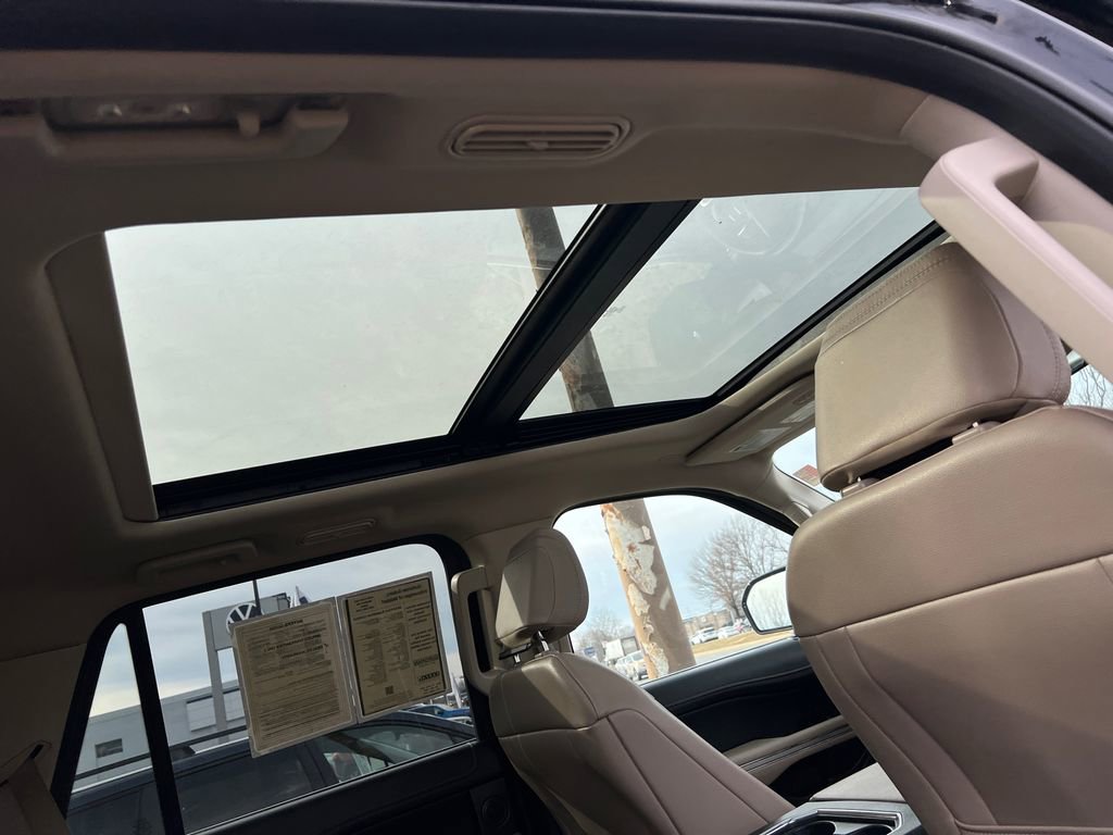 Used 2024 Ford Expedition Limited image 12