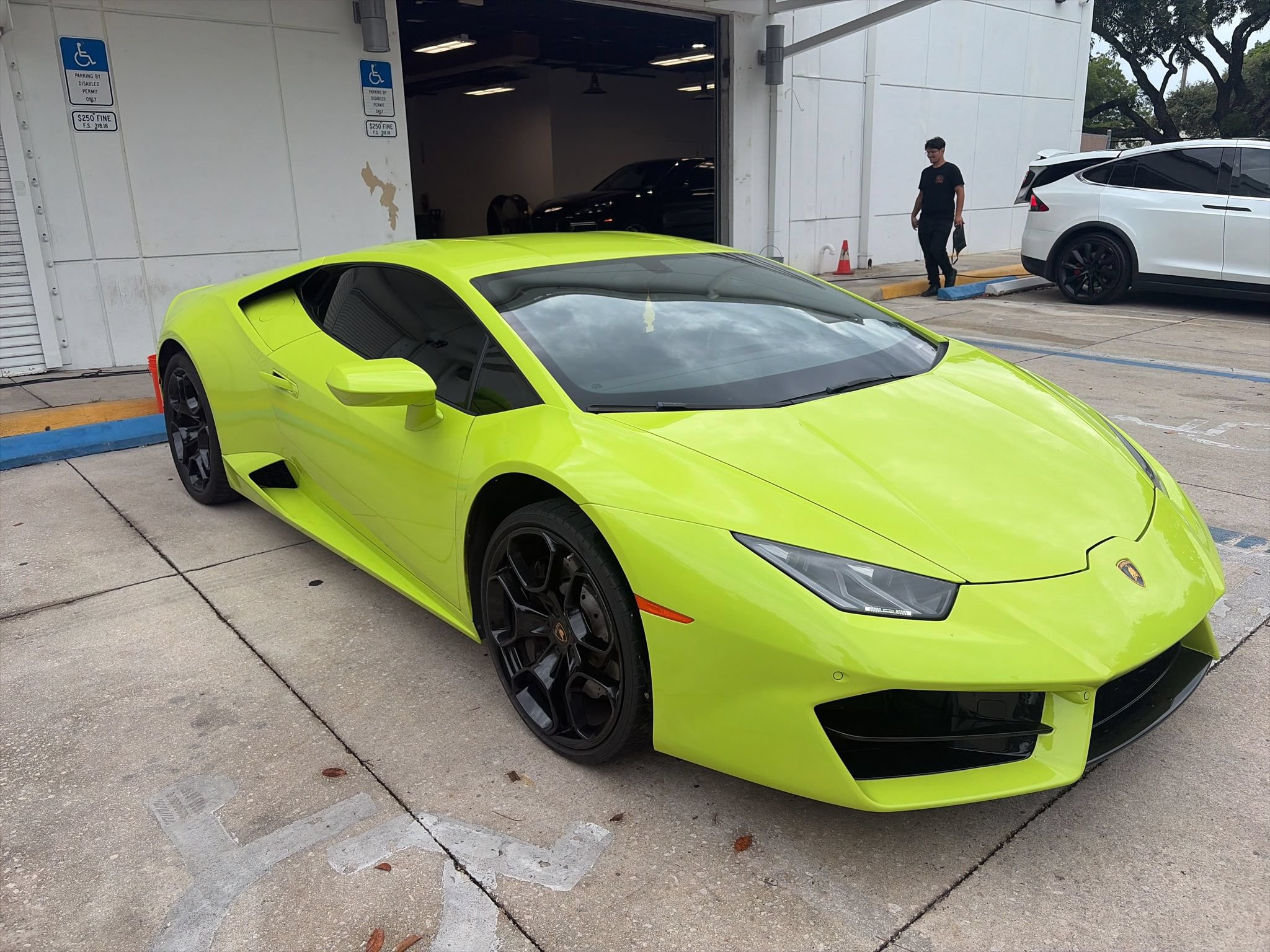 Used 2019 Lamborghini Huracan LP 580-2 RWD image 3