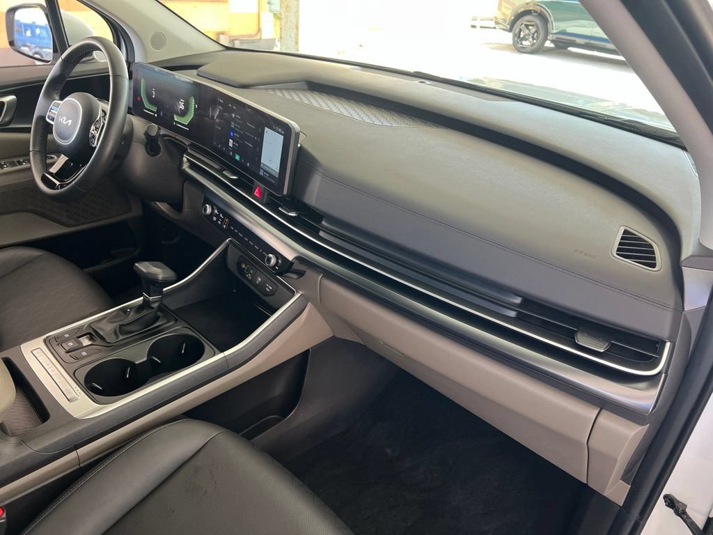 Certified 2025 Kia Carnival FWD image 18
