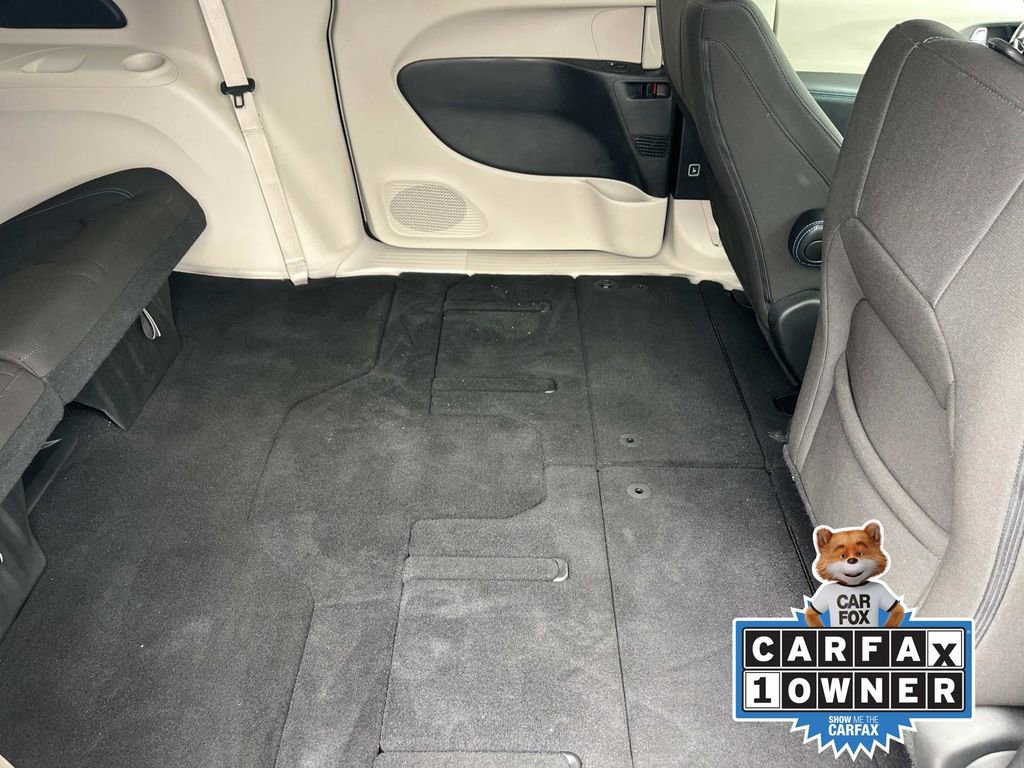 Used 2021 Chrysler Pacifica Touring image 20