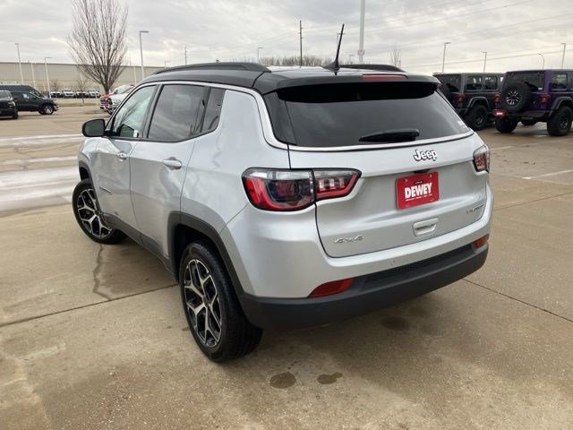 Used 2025 Jeep Compass Limited image 7