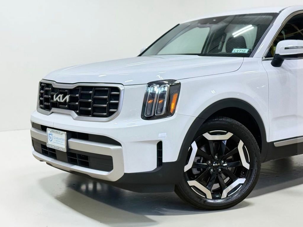 Used 2025 Kia Telluride S FWD image 3