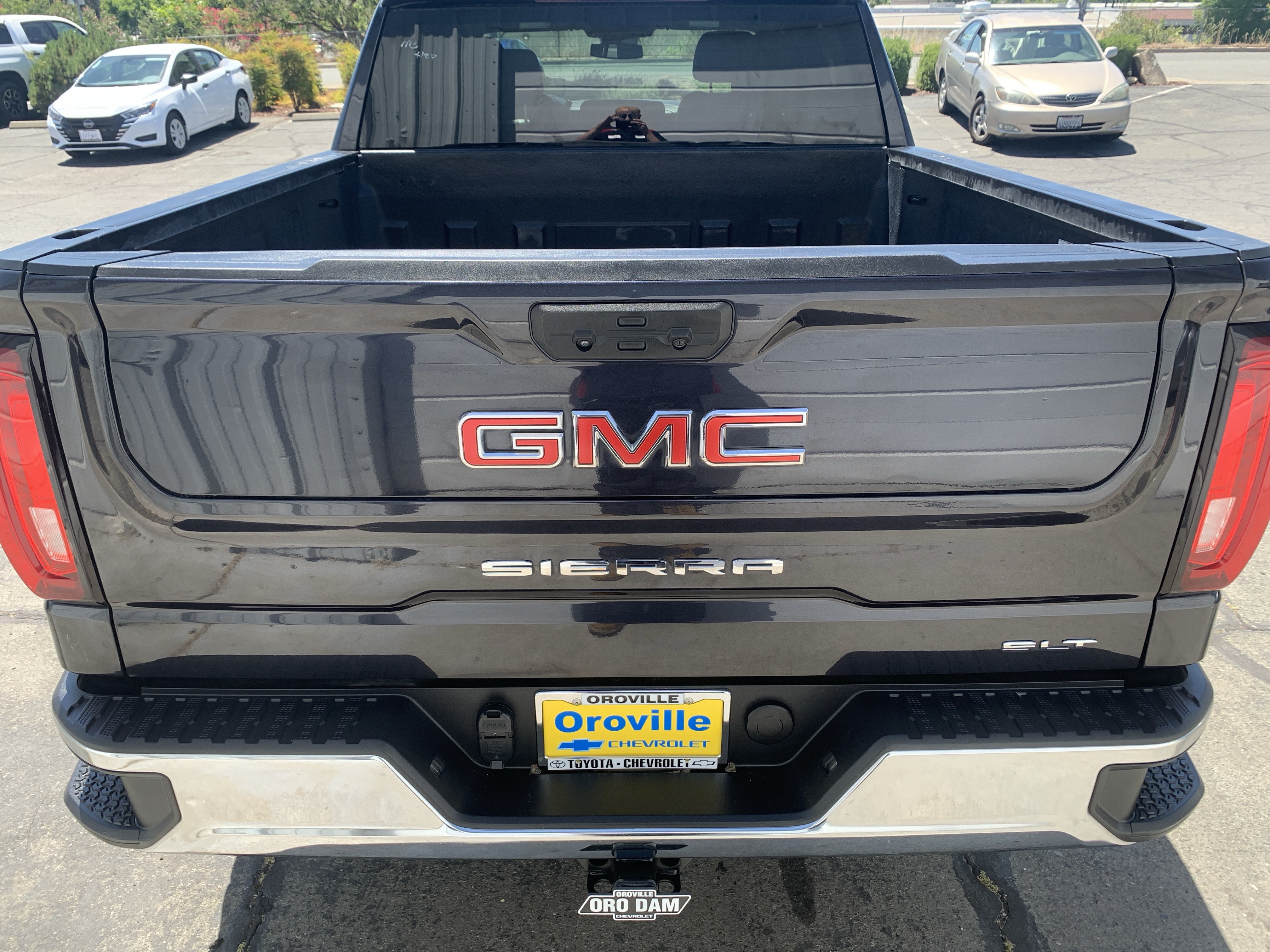 Used 2025 GMC Sierra 1500 SLT AWD/4WD image 2