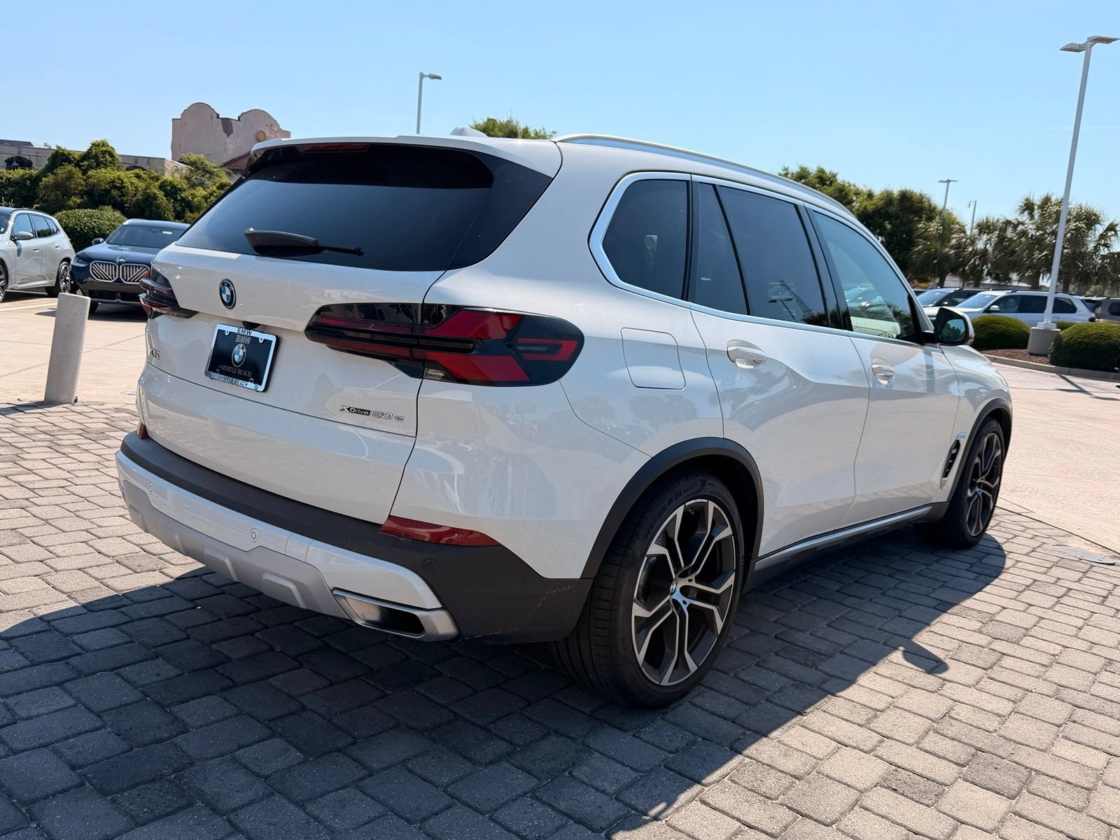 Used 2024 BMW X5 xDrive50e w/ Premium Package AWD/4WD image 9
