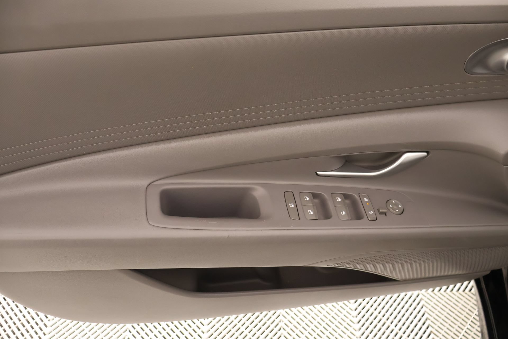 Used 2024 Hyundai Elantra SE FWD image 14