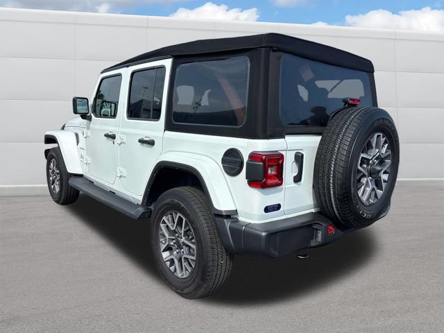 Used 2024 Jeep Wrangler Unlimited Sahara AWD/4WD image 3