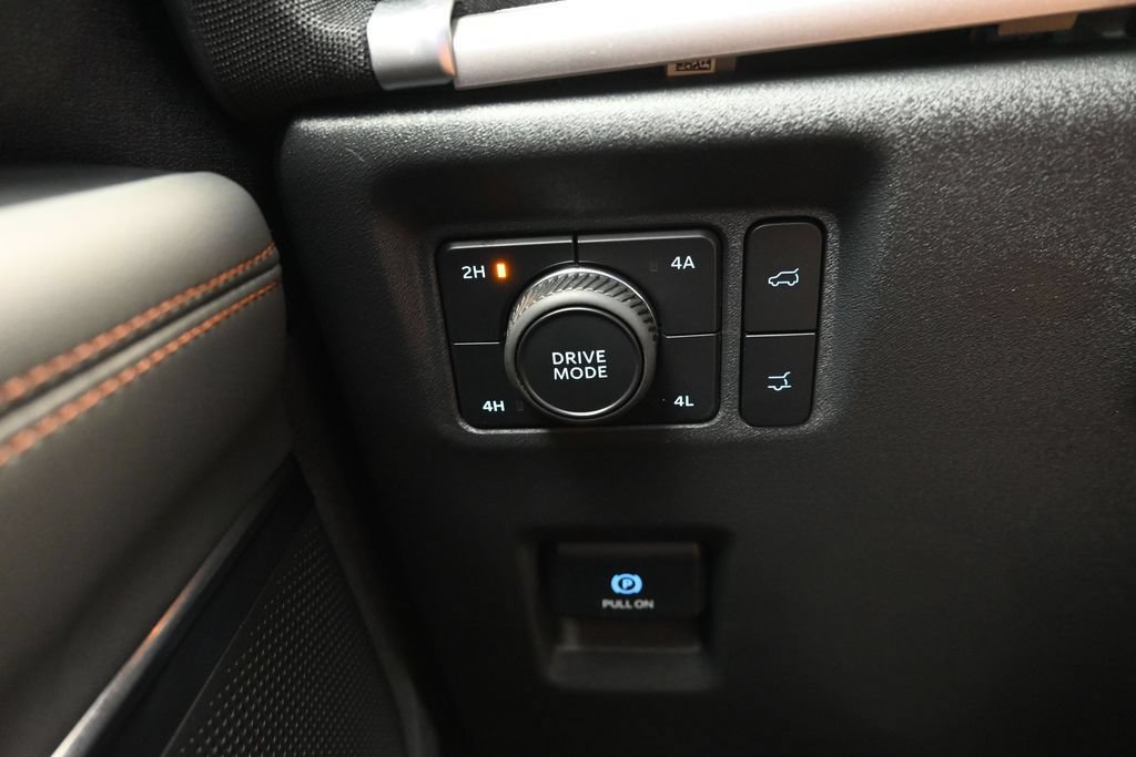 Used 2025 Ford Expedition Active AWD/4WD image 24