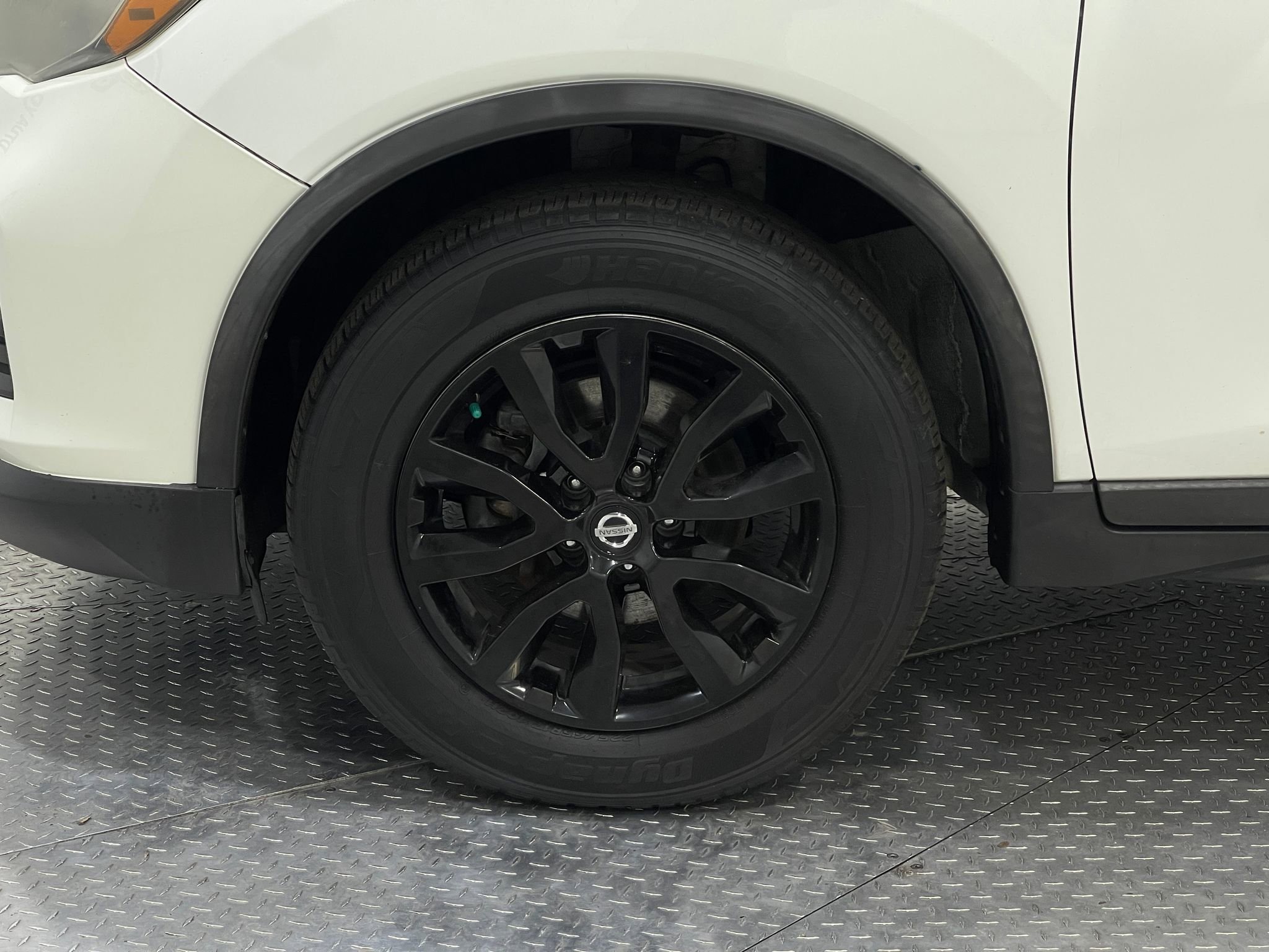 Used 2017 Nissan Rogue SV AWD/4WD image 32