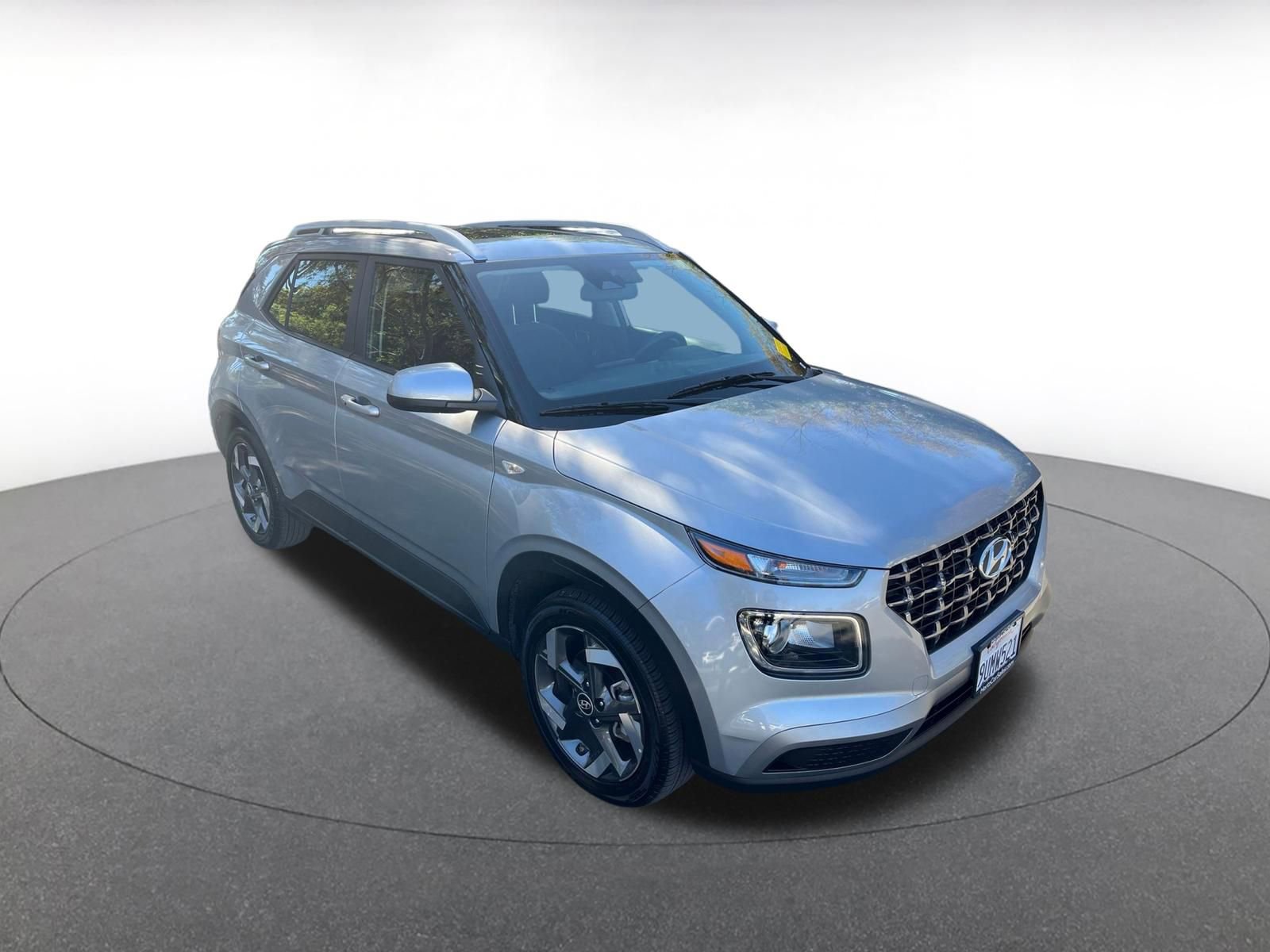 Used 2025 Hyundai Venue SEL image 1