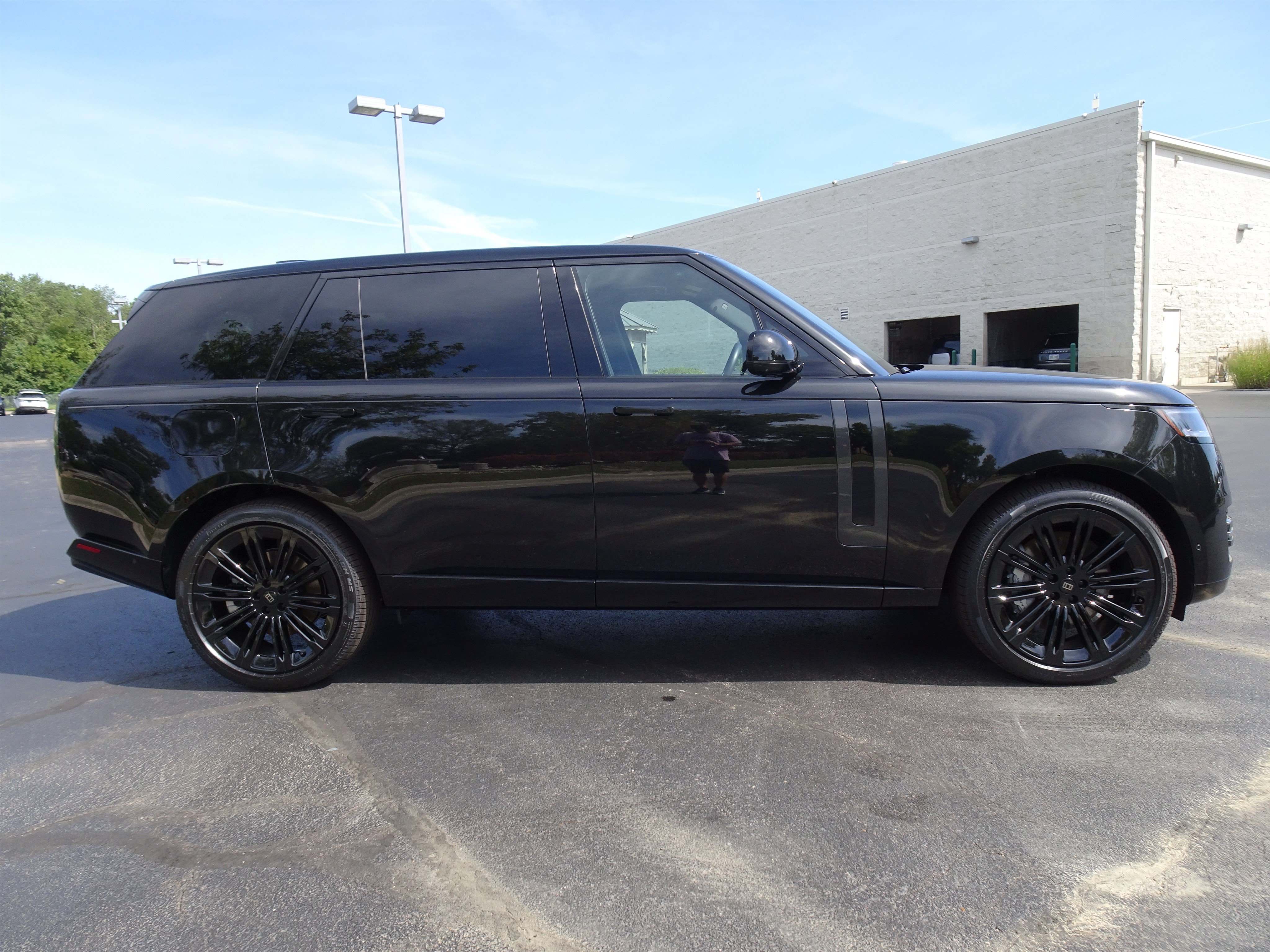 New 2027 Land Rover Range Rover Long Wheelbase SE AWD/4WD image 7