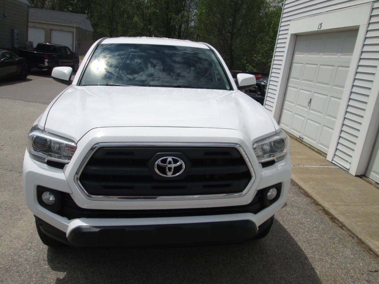 Used 2016 Toyota Tacoma SR5 AWD/4WD image 6