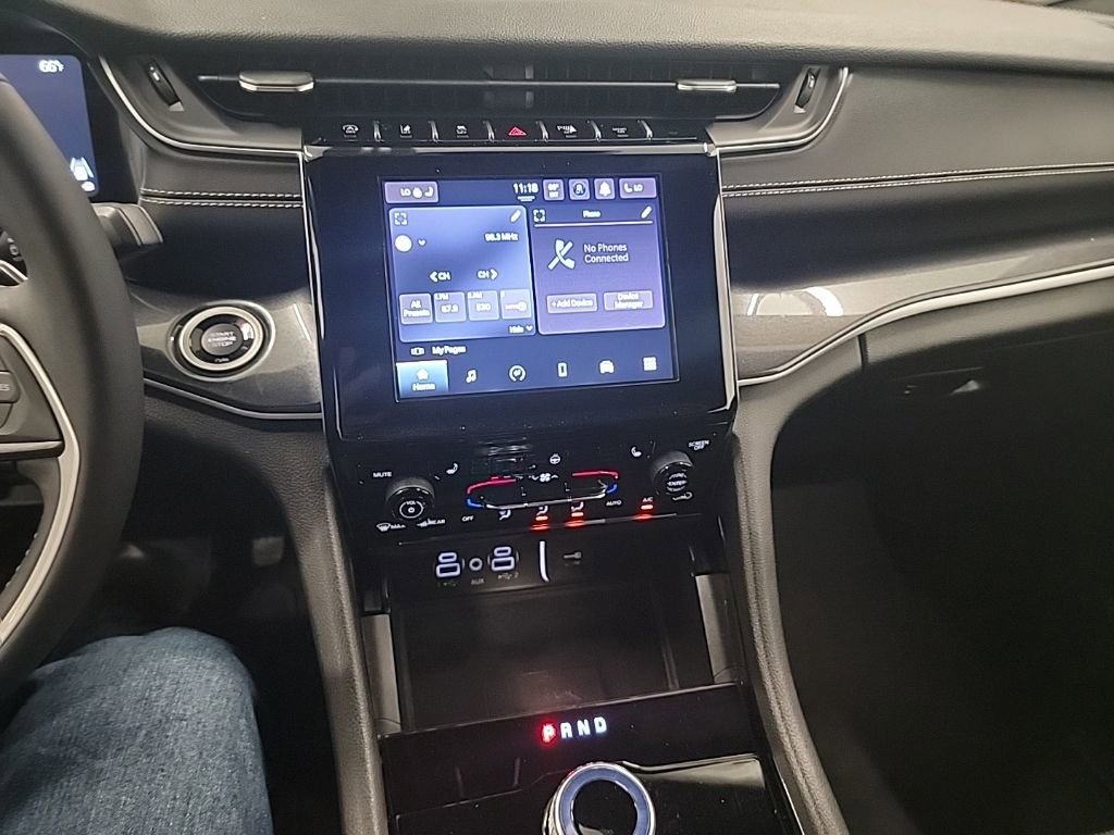 Used 2023 Jeep Grand Cherokee Altitude image 17