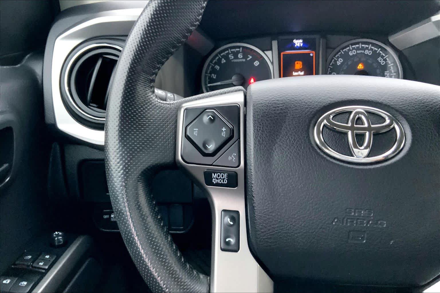 Used 2022 Toyota Tacoma SR5 RWD image 23